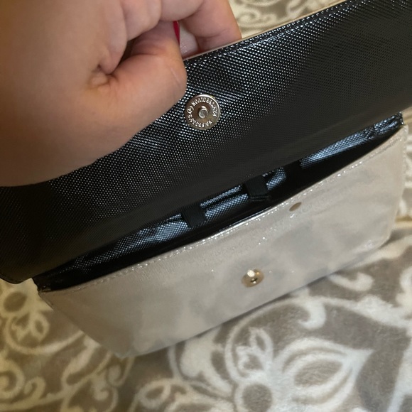 Victoria secret shiny wallet - Picture 3 of 4